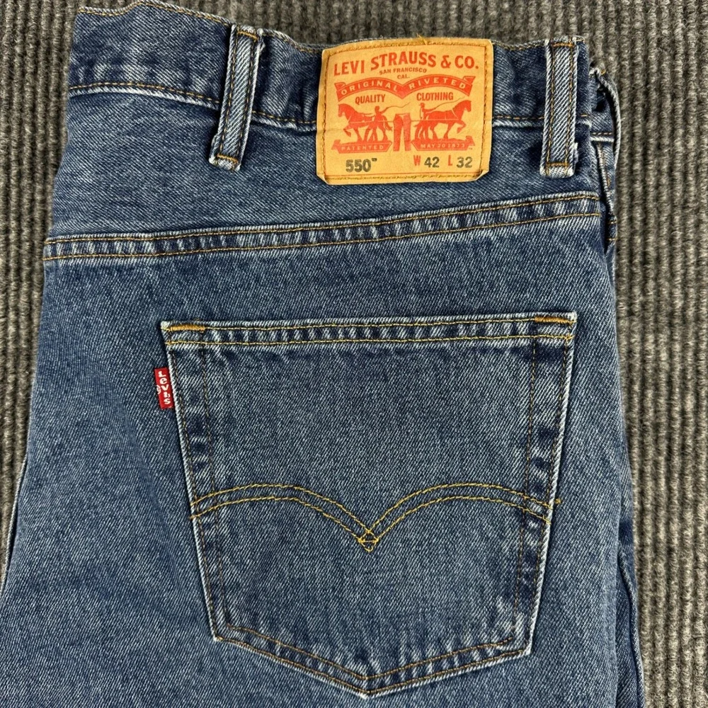 Levis 550 Mens Relaxed Fit Tapered Leg Blue Denim Jeans 42x32 Medium Wash